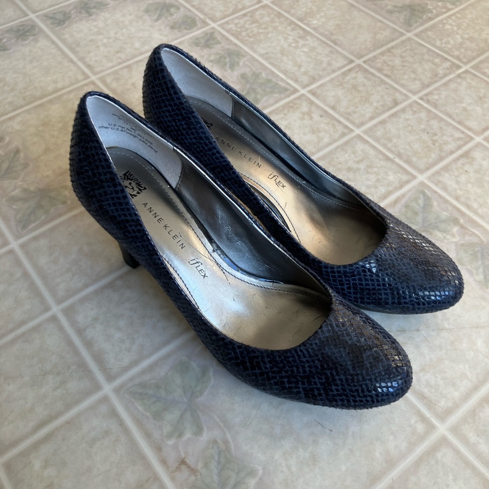 Anne Klein I Flex Blue‎ Snakeskin Clemence 2 Heels 3.25" heel